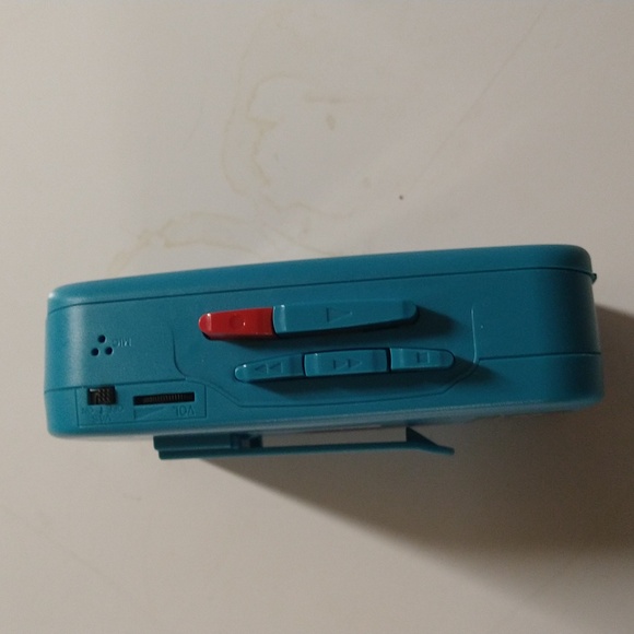 Byron Statics Cassette Player and AM/FM Radio Recorder - Picture 2 of 4